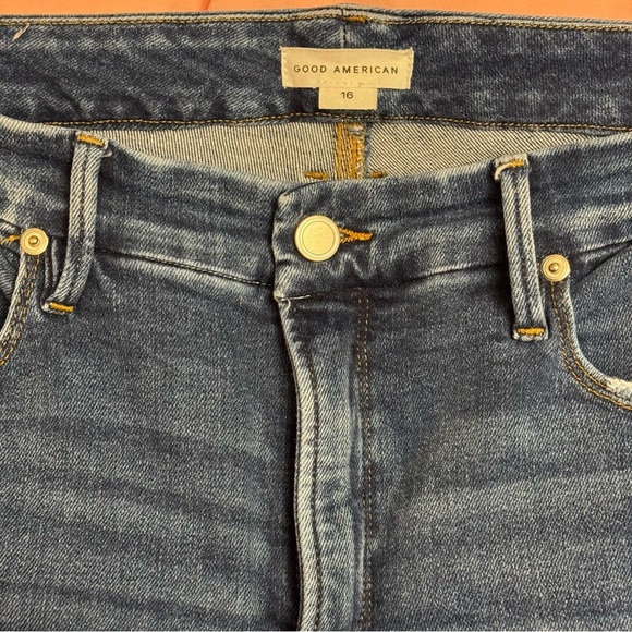 Good American Blue Cropped Jeans | Size 16 - Picture 7 of 13